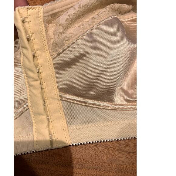 Jodee Mastectomy Bra Wireless Front and Back Closure Size 44C Style #3315 Beige - Picture 5 of 7